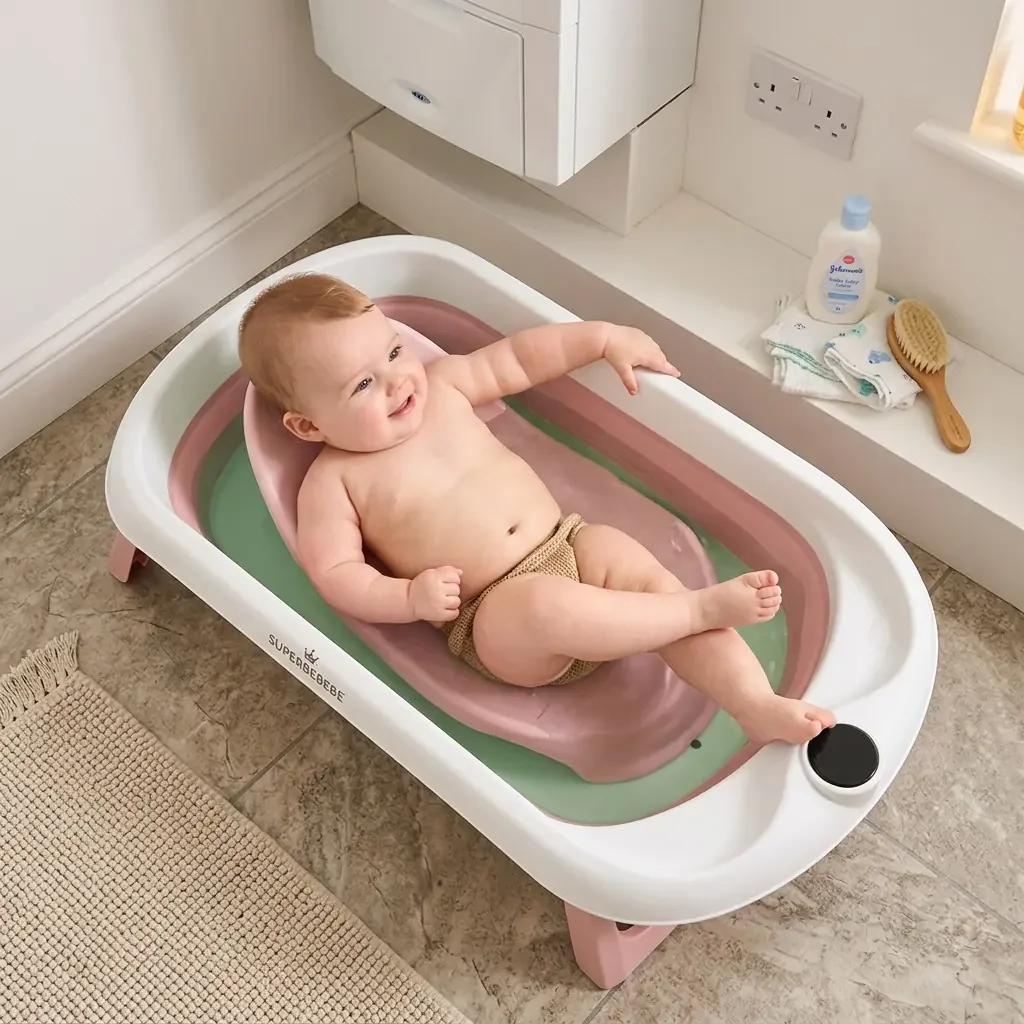 SUPERBEBEBE baby bath in bright bathroom environment